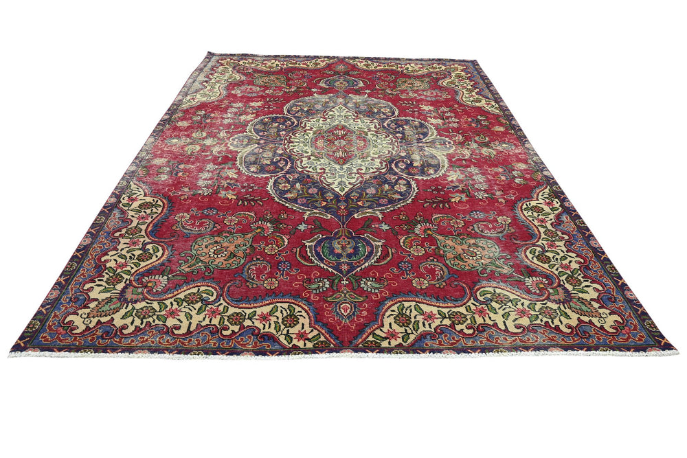 red Large rug 7' 5" x 10' 0"