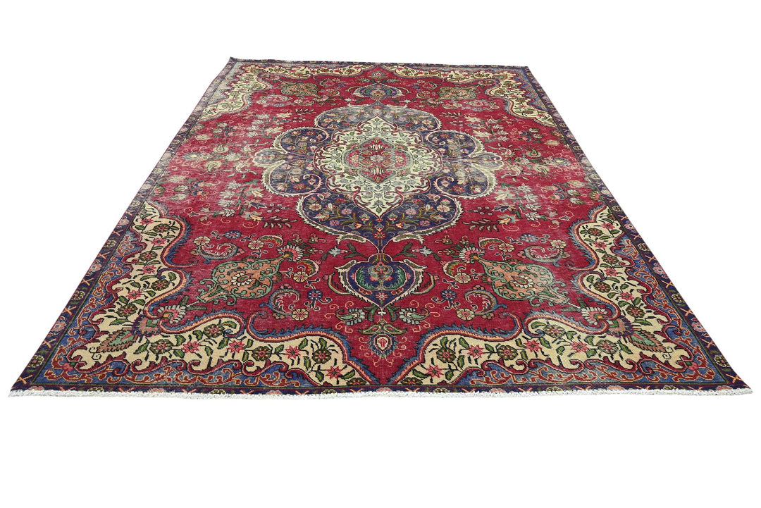 red Large rug 7' 5" x 10' 0"