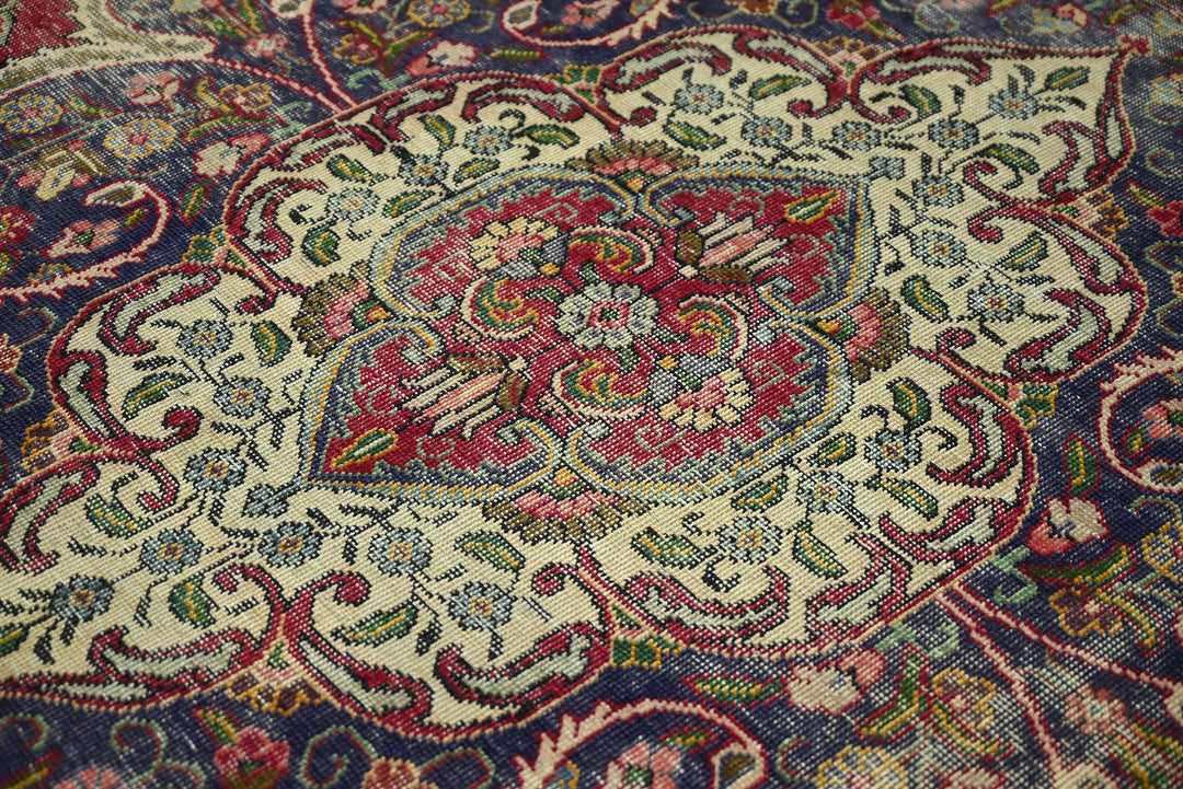 red Large rug 7' 5" x 10' 0"