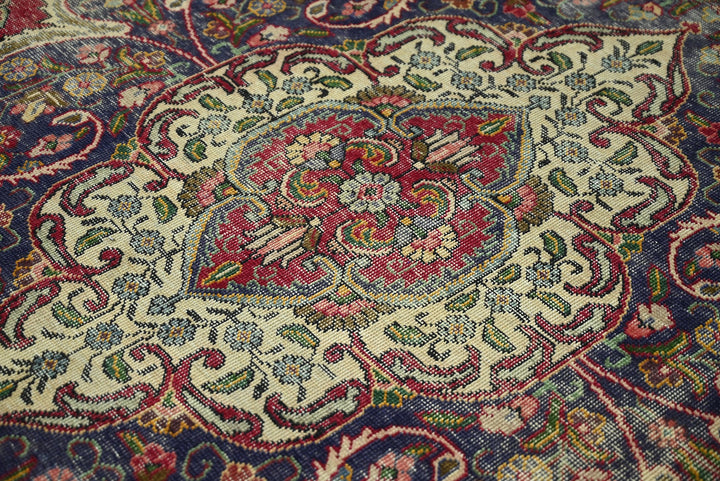 red Large rug 7' 5" x 10' 0"