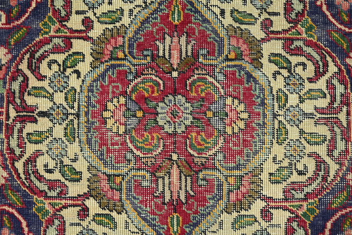 red Large rug 7' 5" x 10' 0"