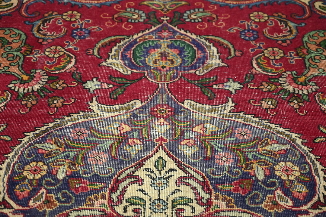 red Large rug 7' 5" x 10' 0"