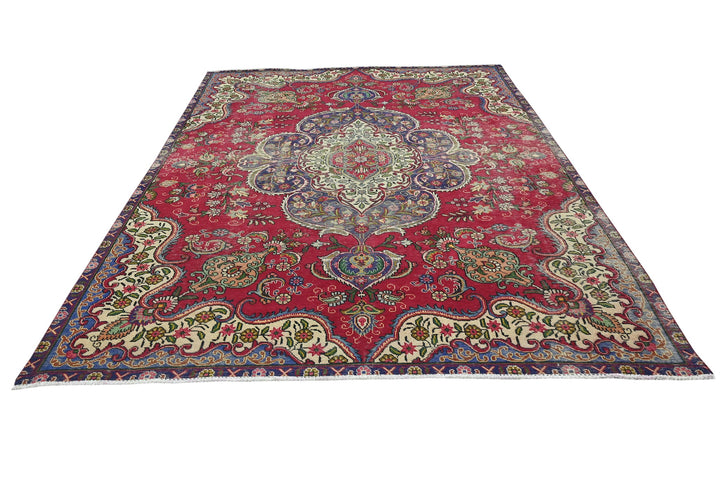 red Large rug 7' 5" x 10' 0"