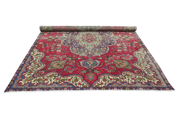 red Large rug 7' 5" x 10' 0"