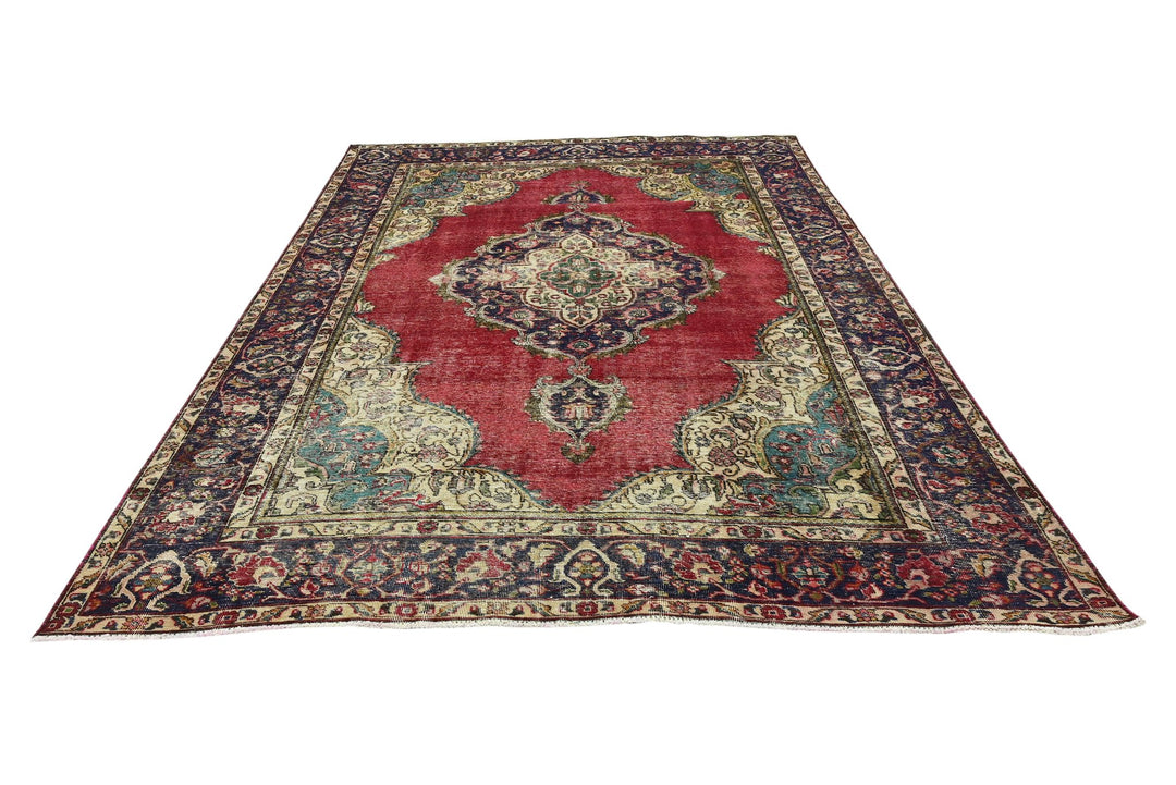 red Large rug 7' 5" x 10' 4"