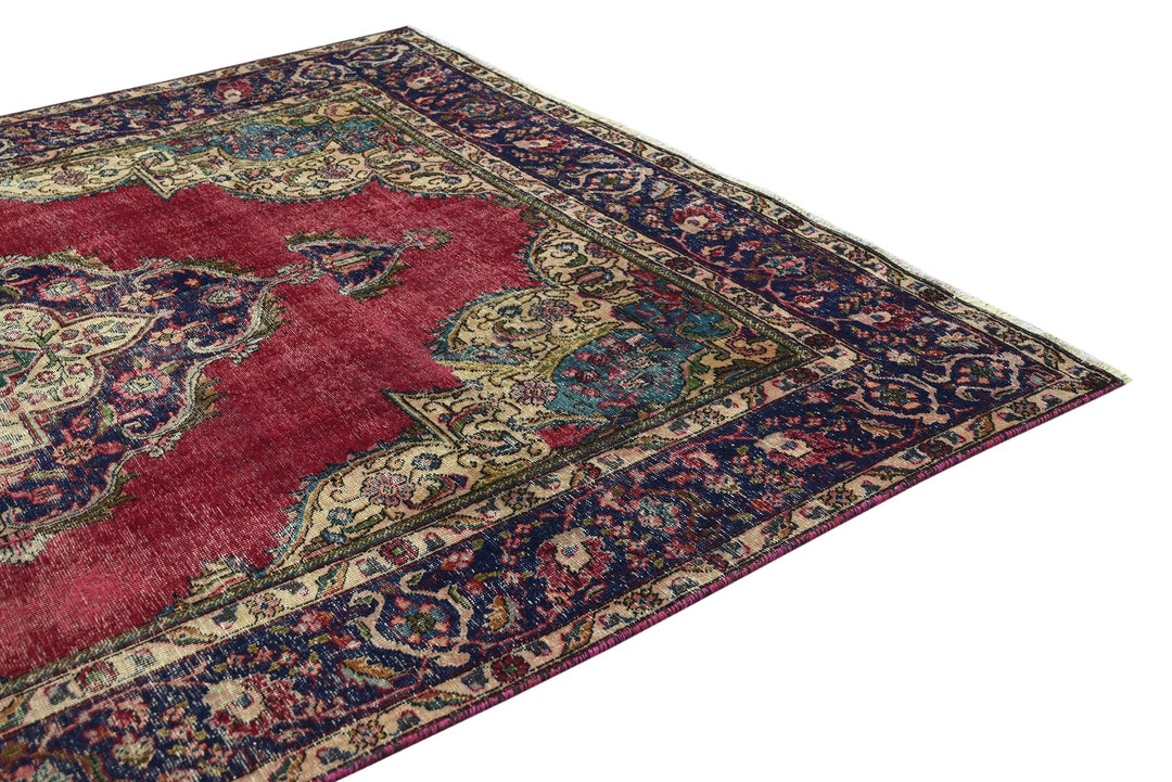 red Large rug 7' 5" x 10' 4"