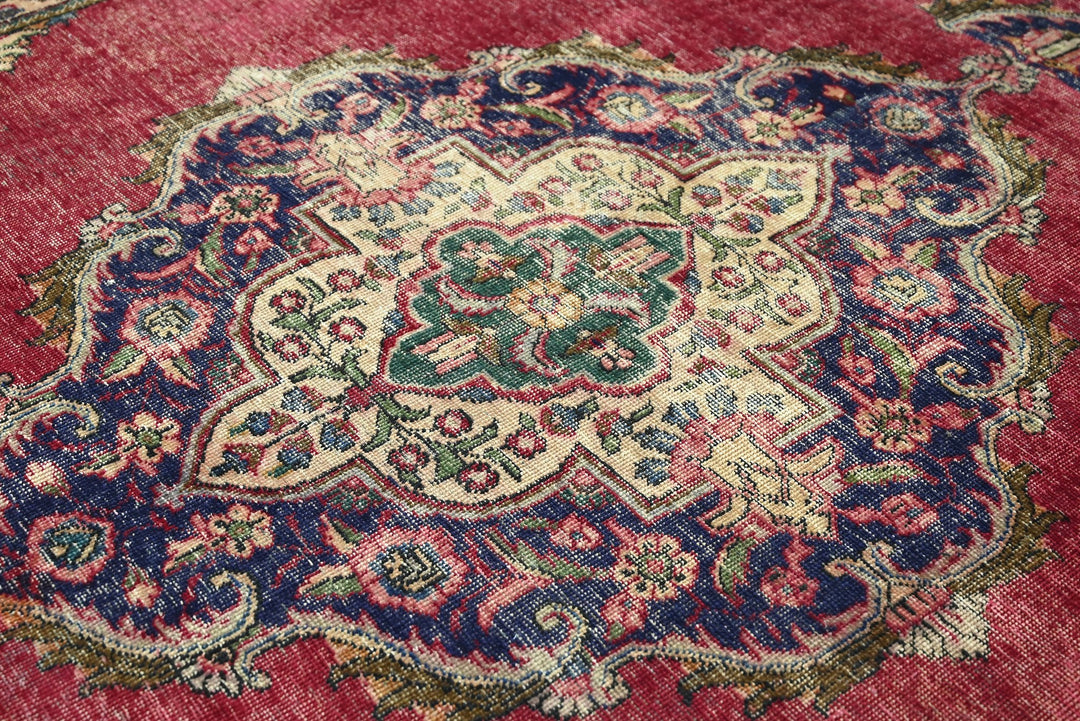 red Large rug 7' 5" x 10' 4"