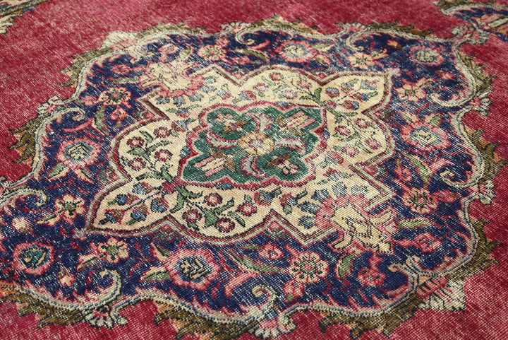 red Large rug 7' 5" x 10' 4"