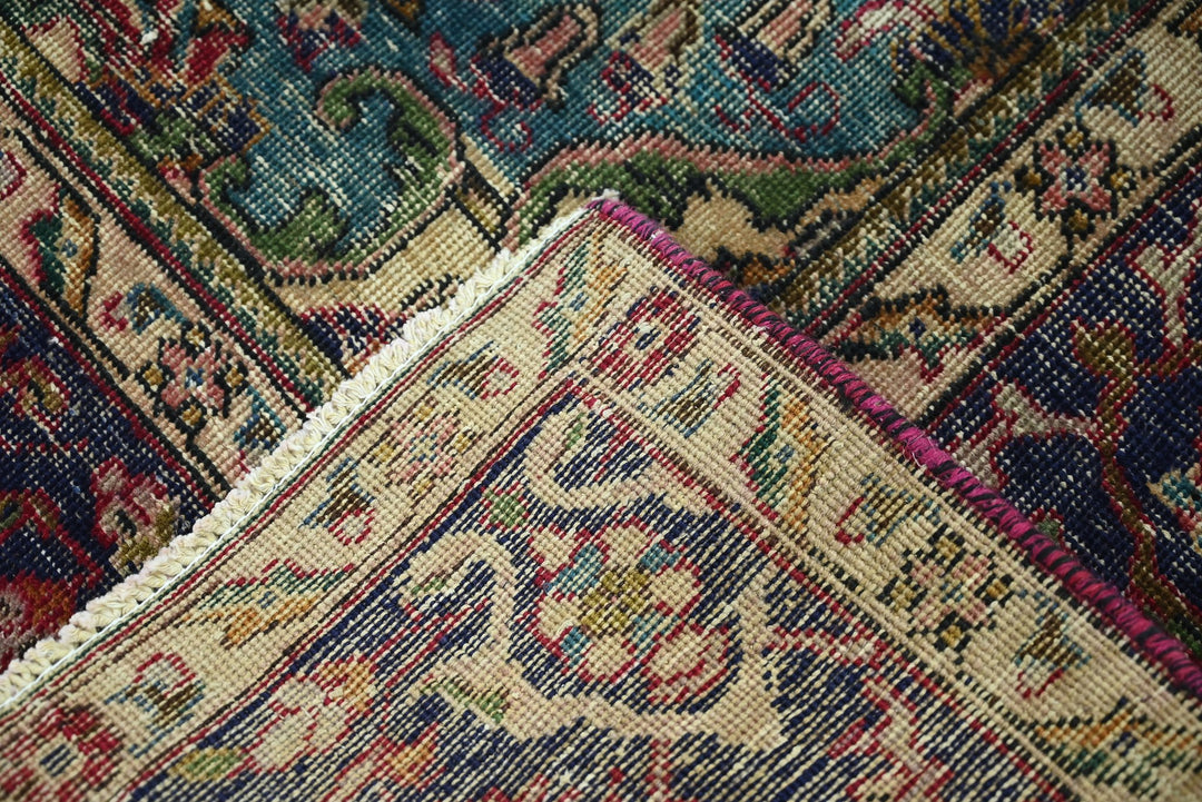 red Large rug 7' 5" x 10' 4"