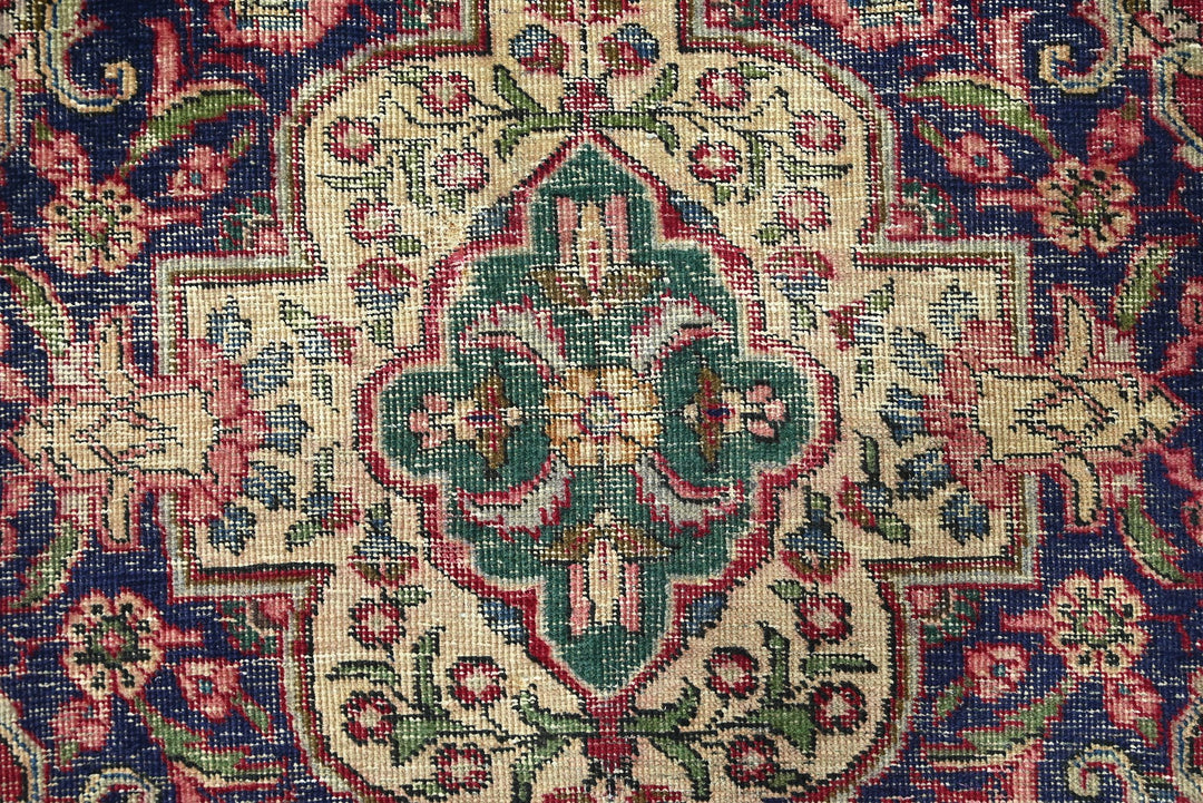 red Large rug 7' 5" x 10' 4"