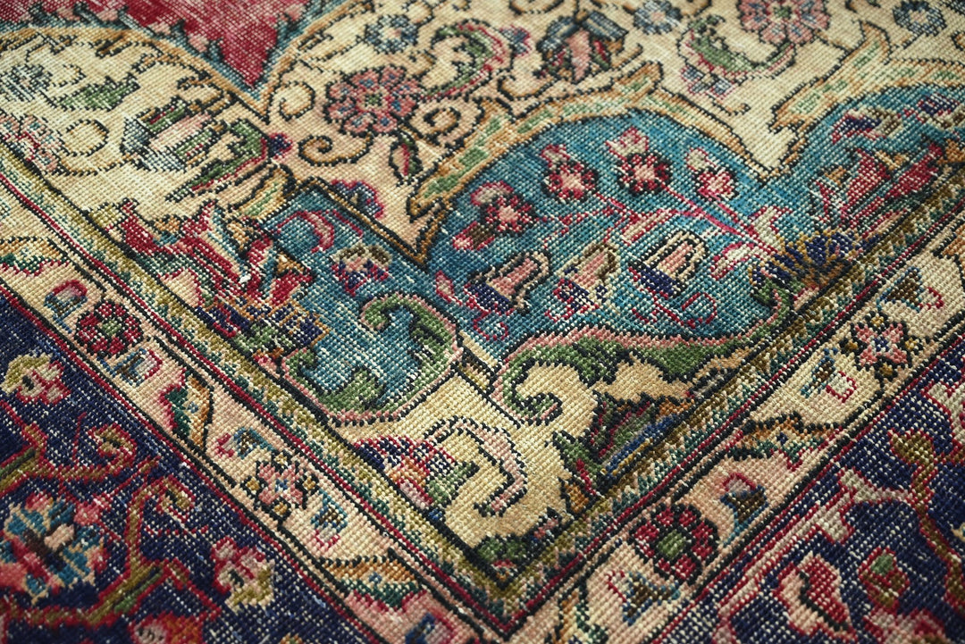 red Large rug 7' 5" x 10' 4"