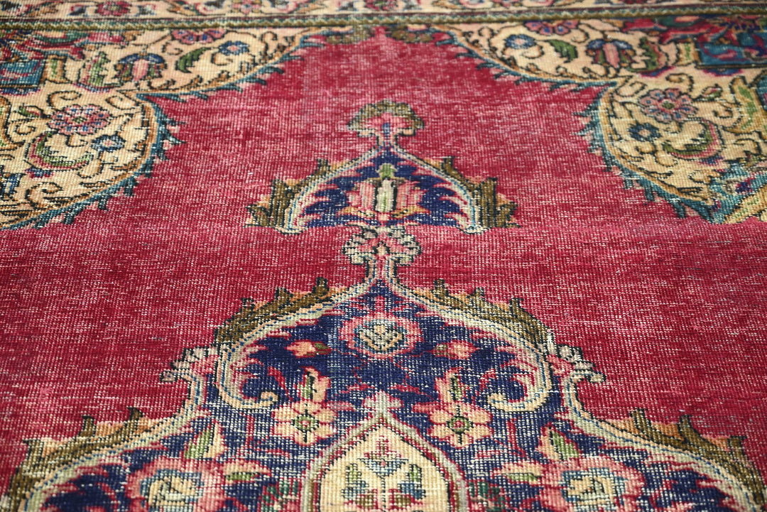 red Large rug 7' 5" x 10' 4"