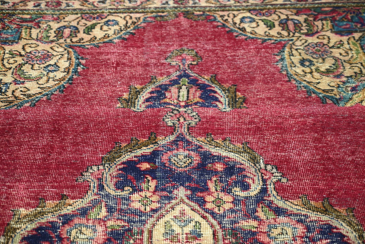 red Large rug 7' 5" x 10' 4"