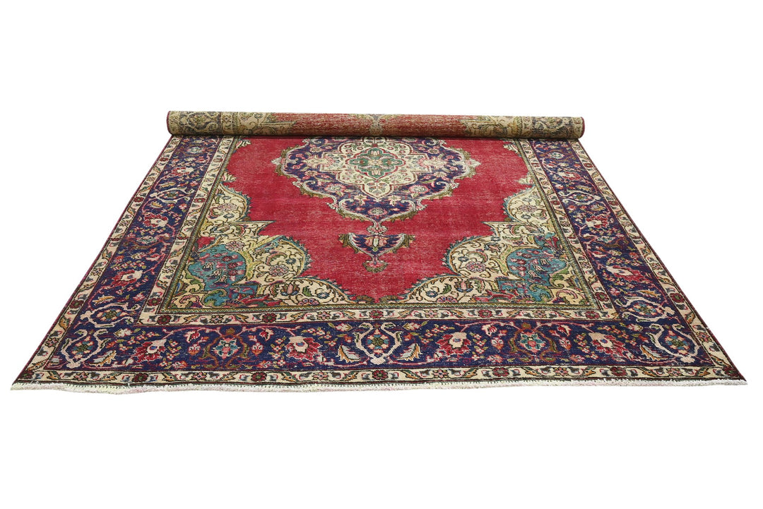 red Large rug 7' 5" x 10' 4"