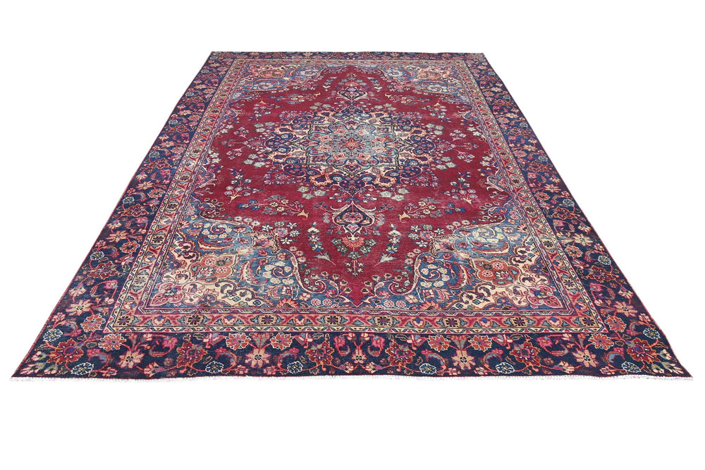 red Large rug 7' 1" x 10' 5"