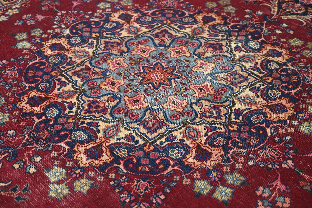 red Large rug 7' 1" x 10' 5"