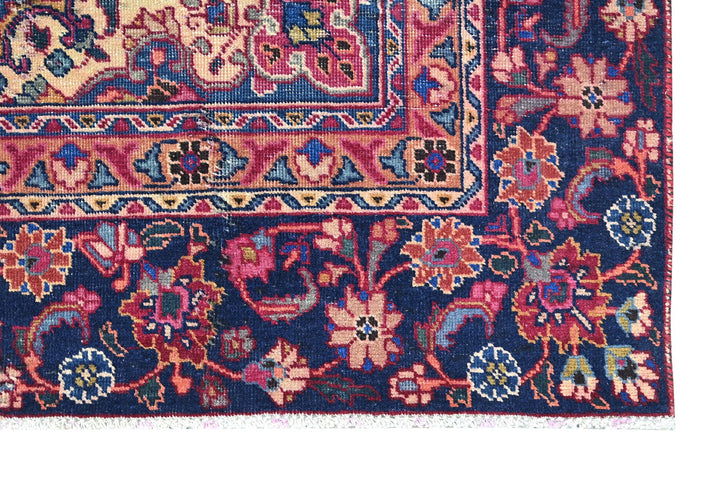 red Large rug 7' 1" x 10' 5"