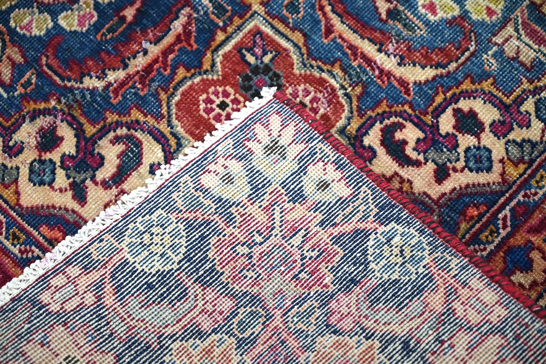 red Large rug 7' 1" x 10' 5"