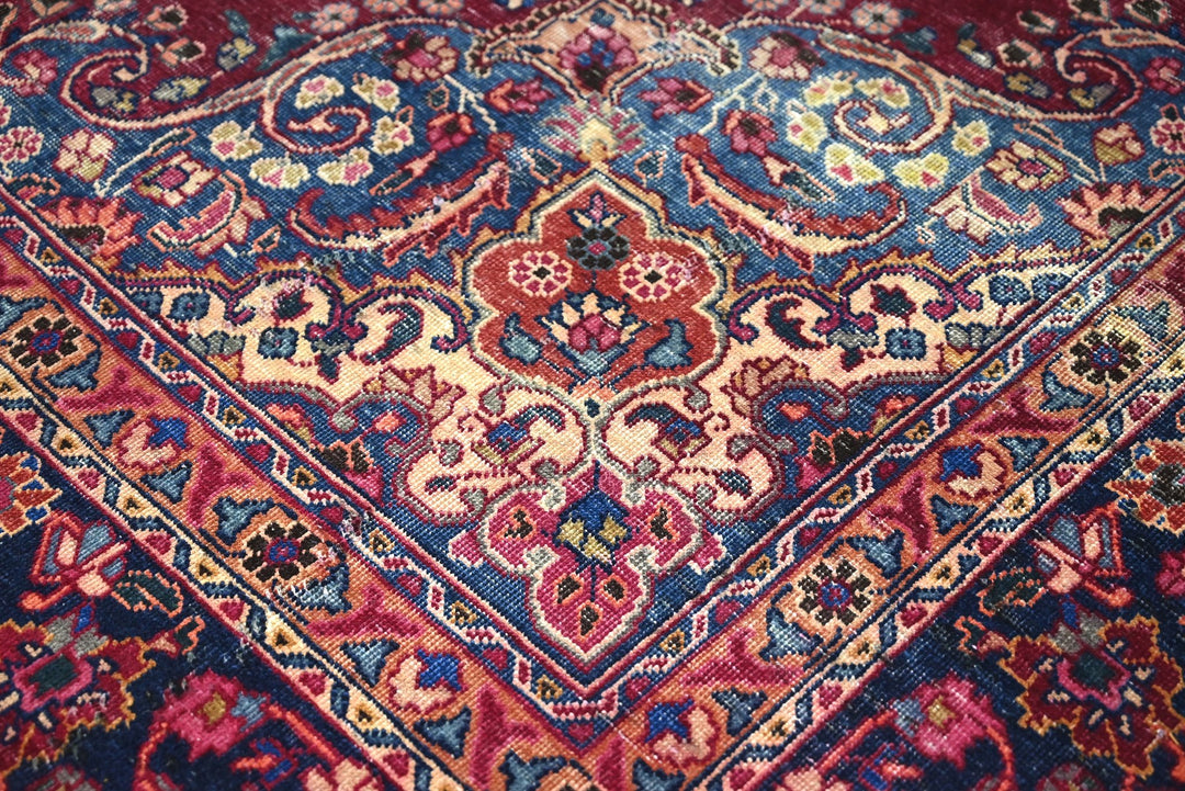 red Large rug 7' 1" x 10' 5"