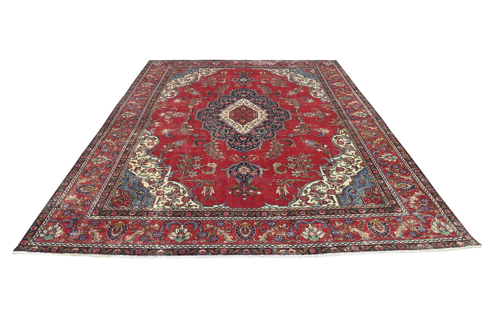 red Oversized rug 9' 7" x 13' 1"