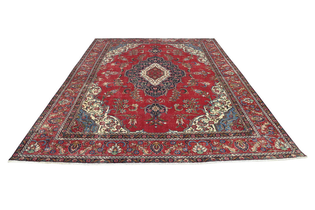 red Oversized rug 9' 7" x 13' 1"