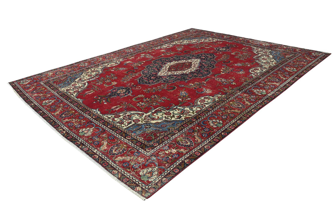 red Oversized rug 9' 7" x 13' 1"