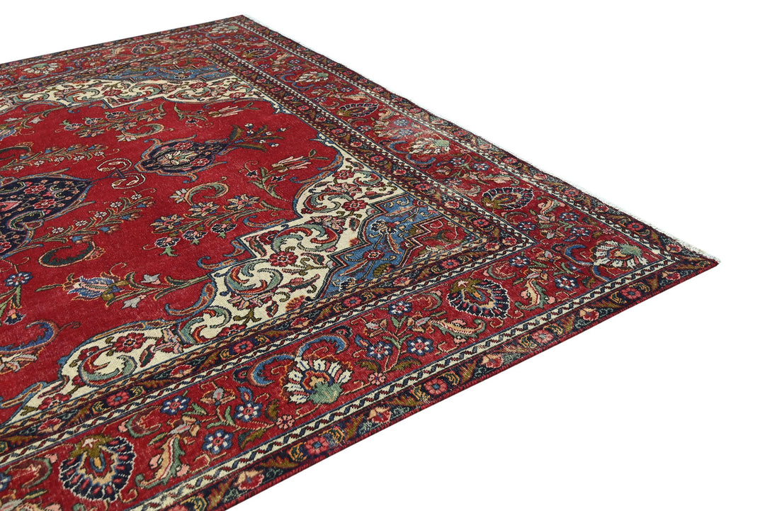 red Oversized rug 9' 7" x 13' 1"
