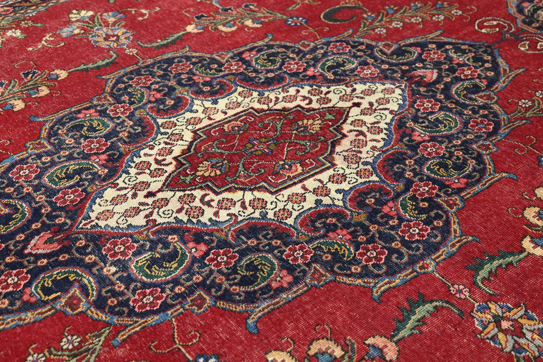 red Oversized rug 9' 7" x 13' 1"