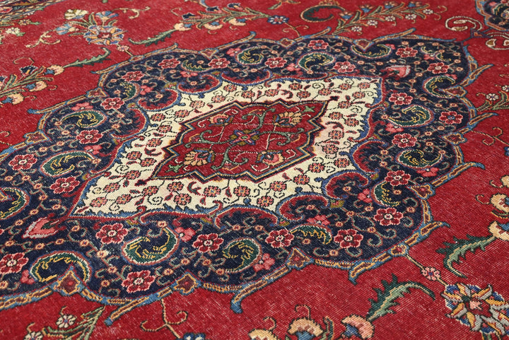 red Oversized rug 9' 7" x 13' 1"
