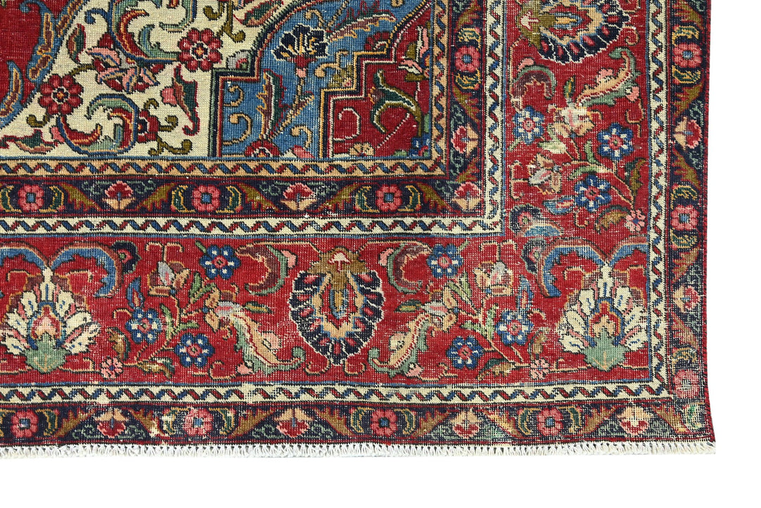 red Oversized rug 9' 7" x 13' 1"