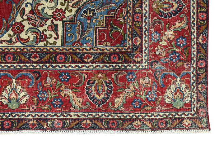 red Oversized rug 9' 7" x 13' 1"