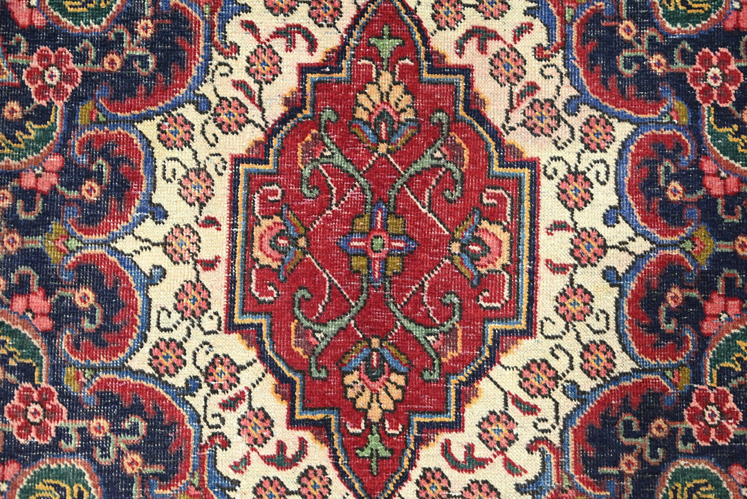 red Oversized rug 9' 7" x 13' 1"