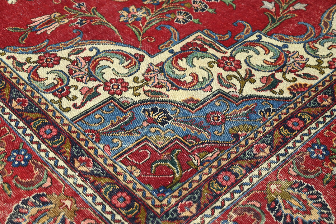 red Oversized rug 9' 7" x 13' 1"