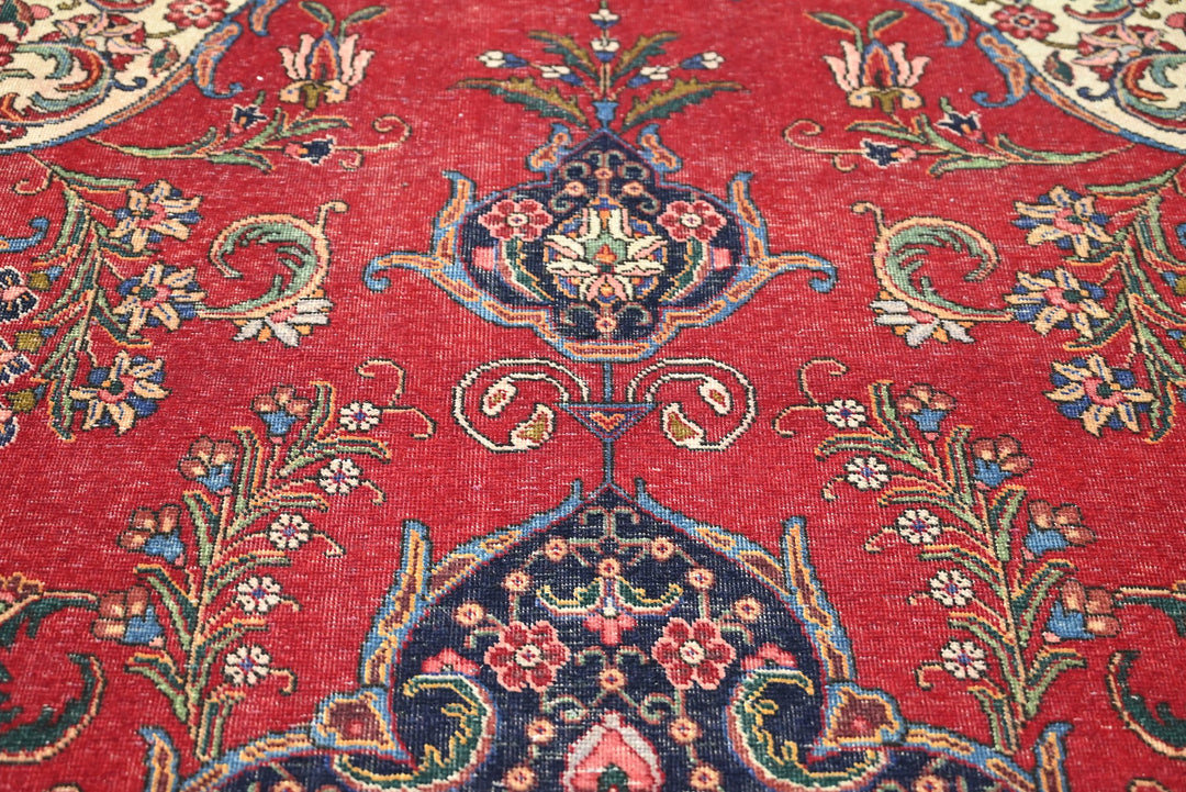 red Oversized rug 9' 7" x 13' 1"