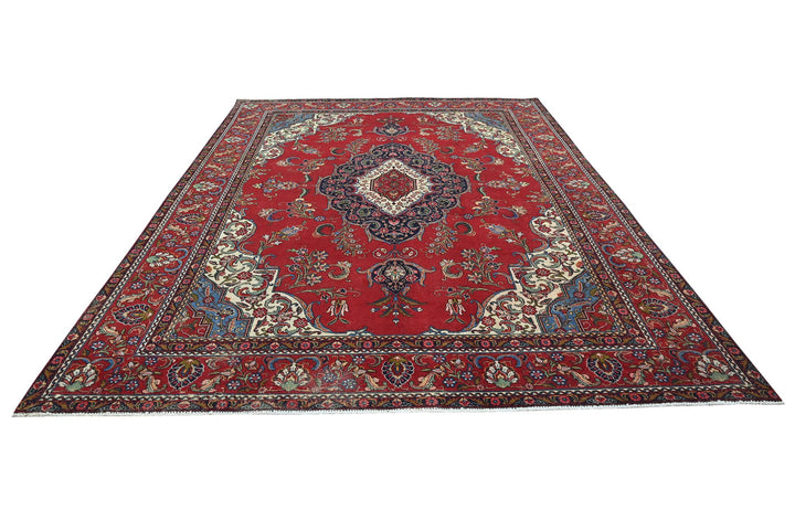 red Oversized rug 9' 7" x 13' 1"