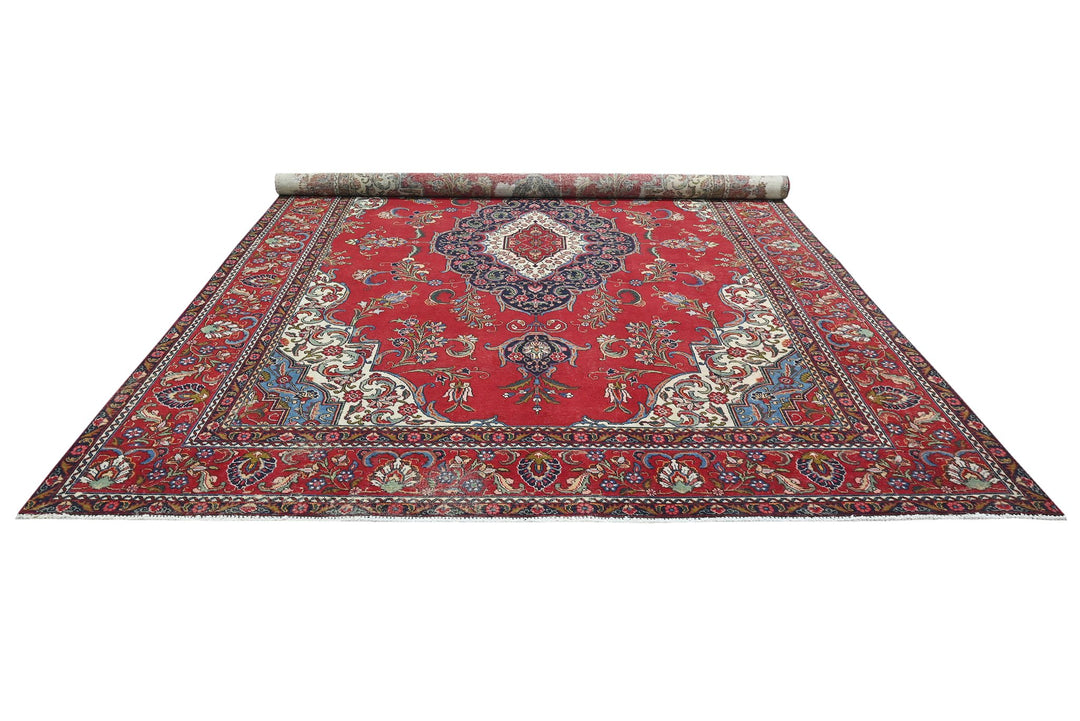 red Oversized rug 9' 7" x 13' 1"