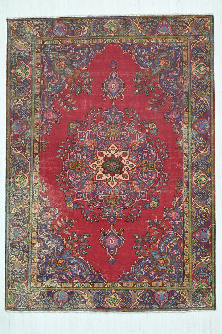 red Medium rug 6' 3" x 9' 3"