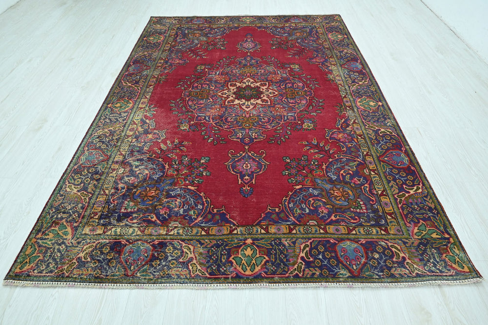 red Medium rug 6' 3" x 9' 3"