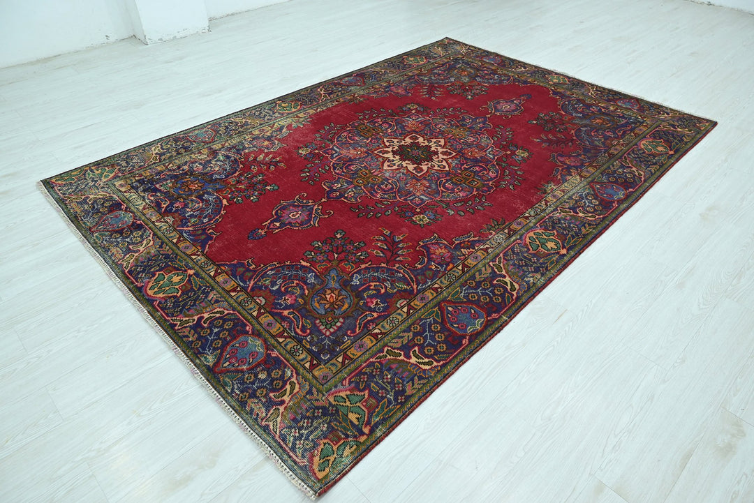 red Medium rug 6' 3" x 9' 3"