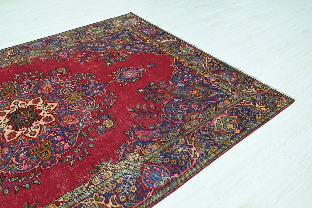 red Medium rug 6' 3" x 9' 3"