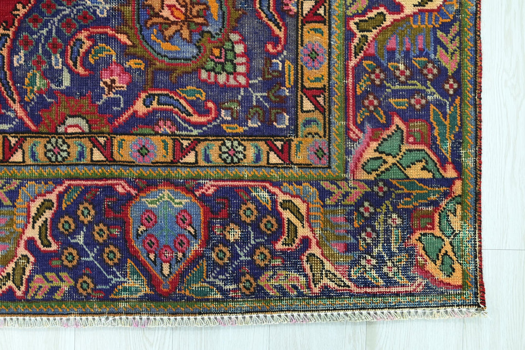 red Medium rug 6' 3" x 9' 3"