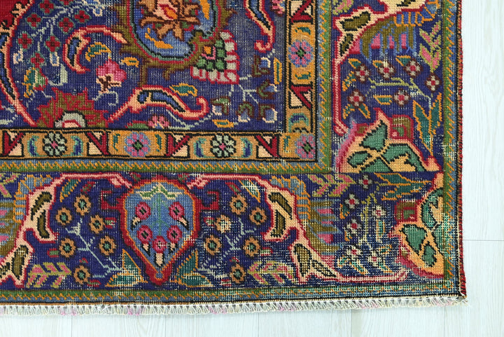 red Medium rug 6' 3" x 9' 3"