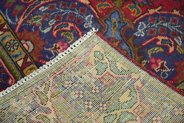 red Medium rug 6' 3" x 9' 3"