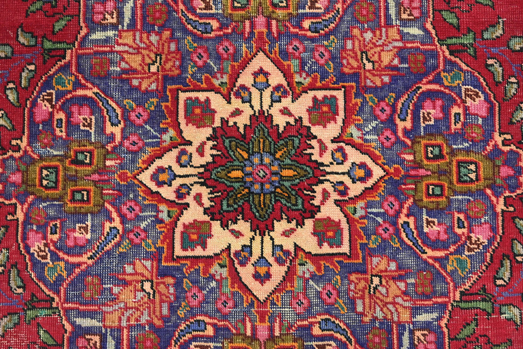 red Medium rug 6' 3" x 9' 3"
