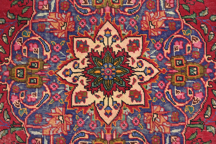 red Medium rug 6' 3" x 9' 3"