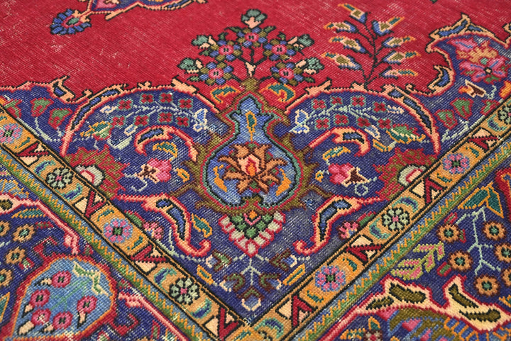 red Medium rug 6' 3" x 9' 3"