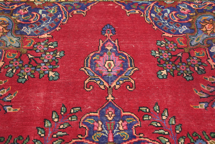 red Medium rug 6' 3" x 9' 3"