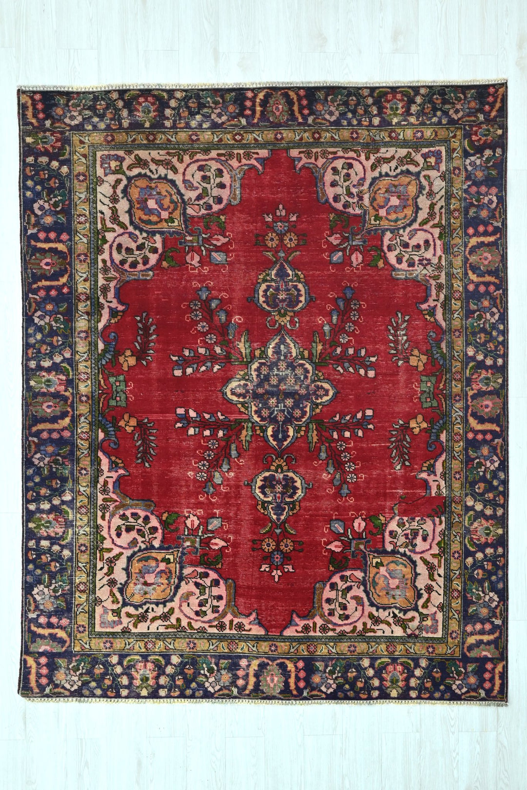 red Medium rug 5' 11" x 8' 0"