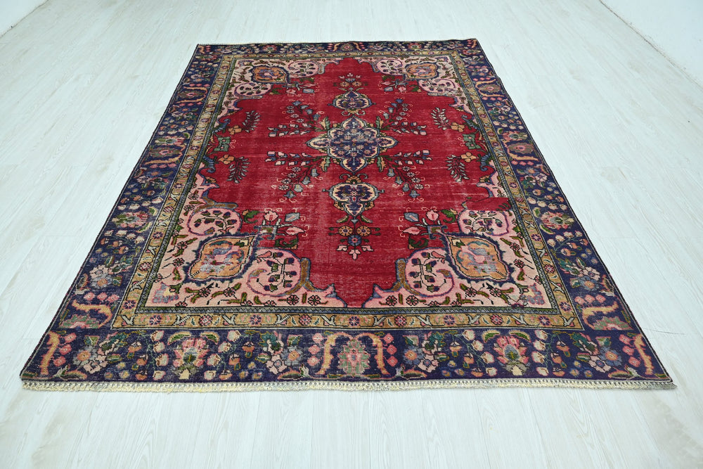 red Medium rug 5' 11" x 8' 0"