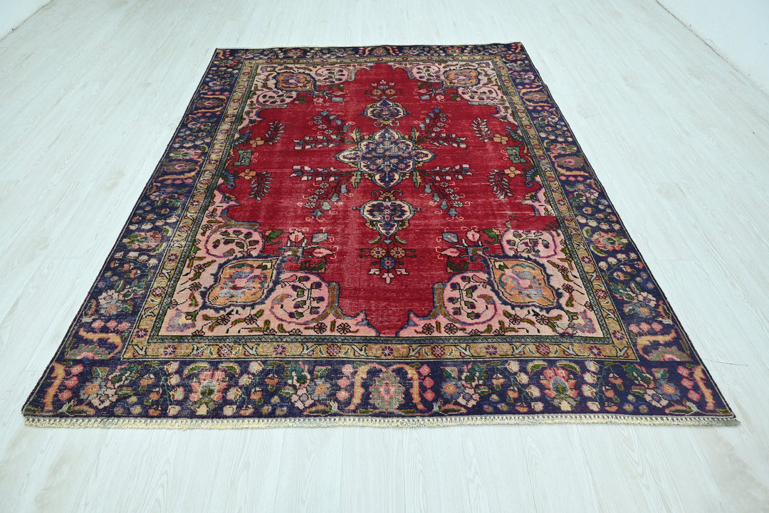red Medium rug 5' 11" x 8' 0"